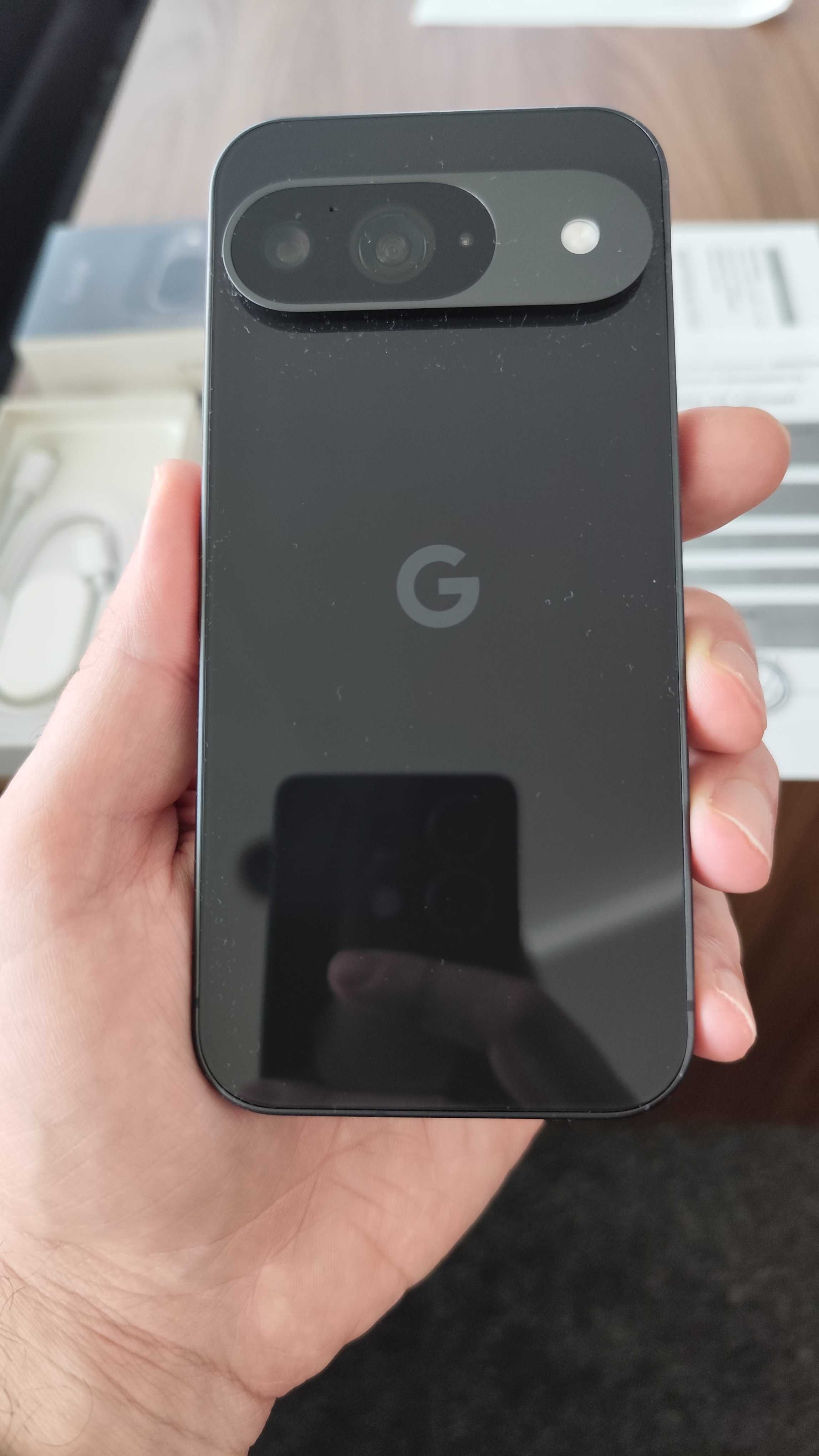Продавам телефон Google Pixel 9 128GB obsidian(черен)