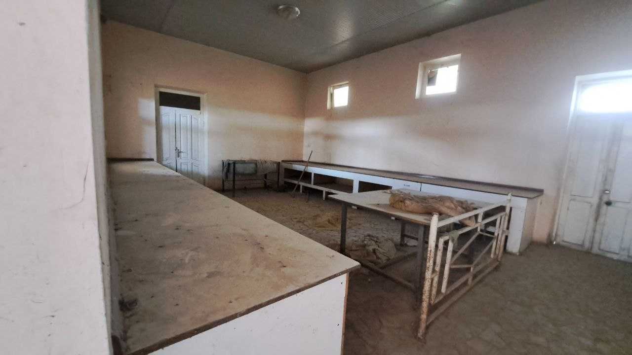 Xatirchi tumanda Noturar joy binosi bolib tolash sharti bilan sotiladi