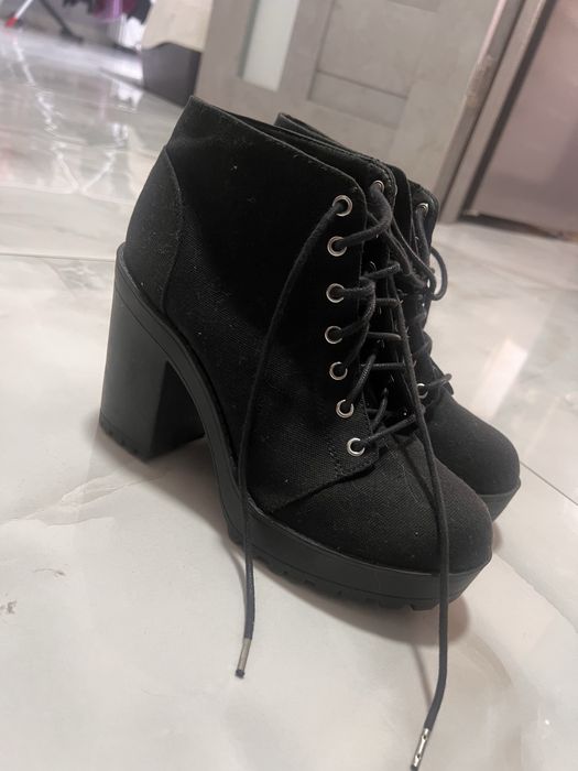 Ghete cu toc inalt 39