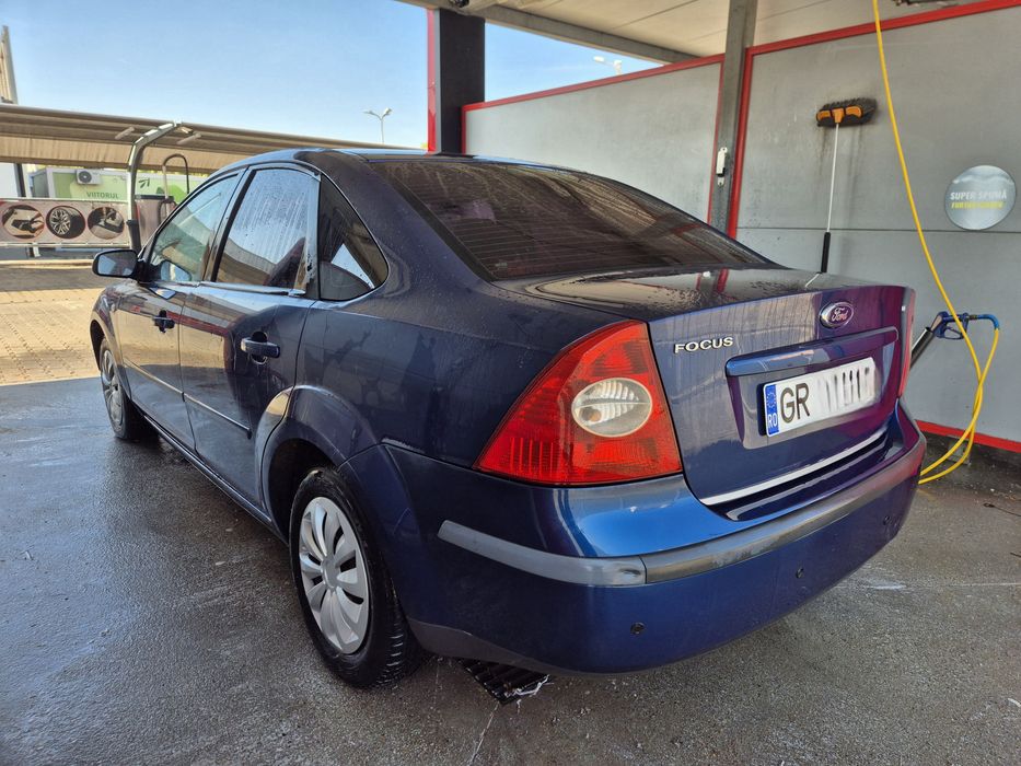 Vand Ford focus sedan 1.6 benzina