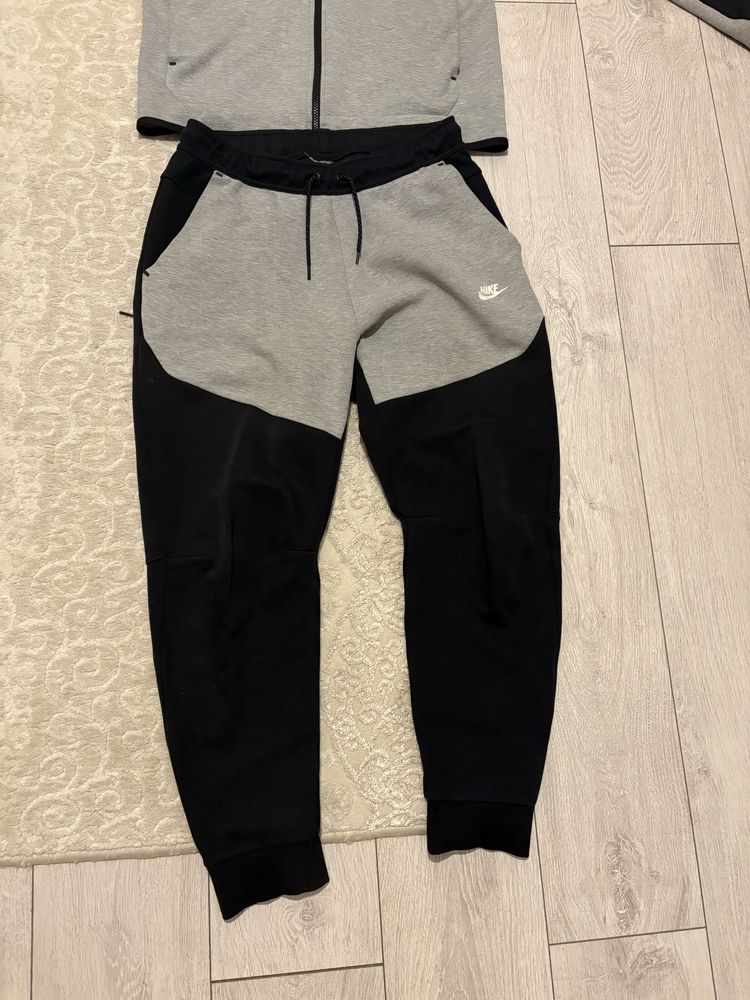 Nike tech fleece
