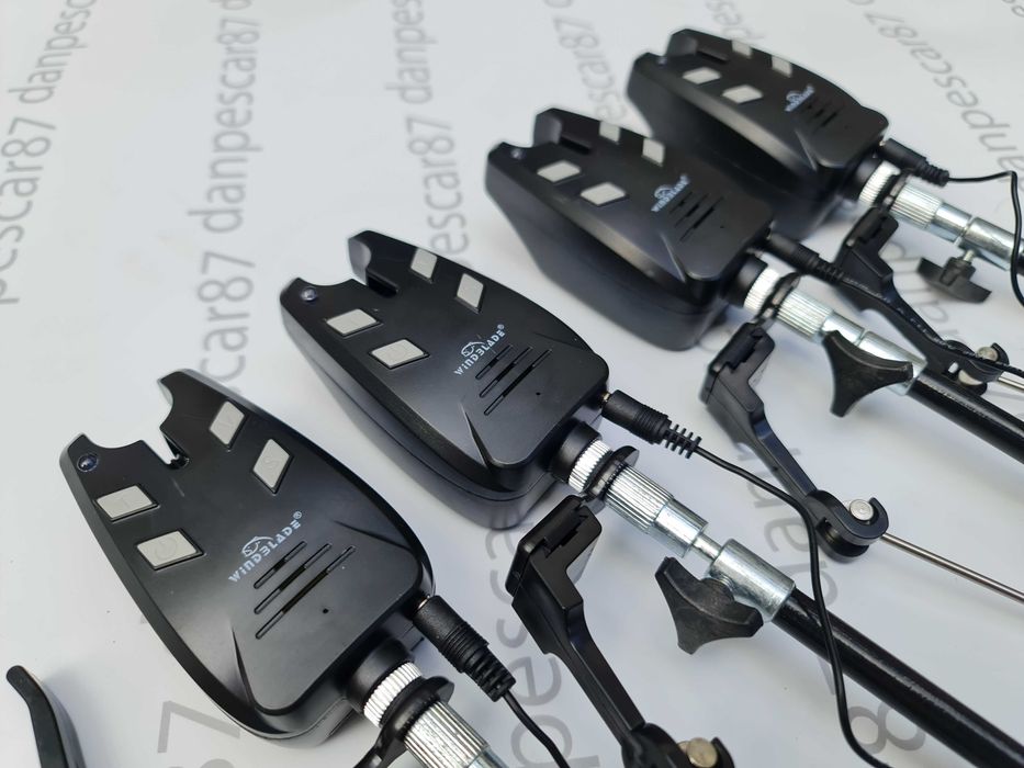 Set 4 Avertizori digitali TLI06 cu 4 swingere cu iluminare si 4 Tije