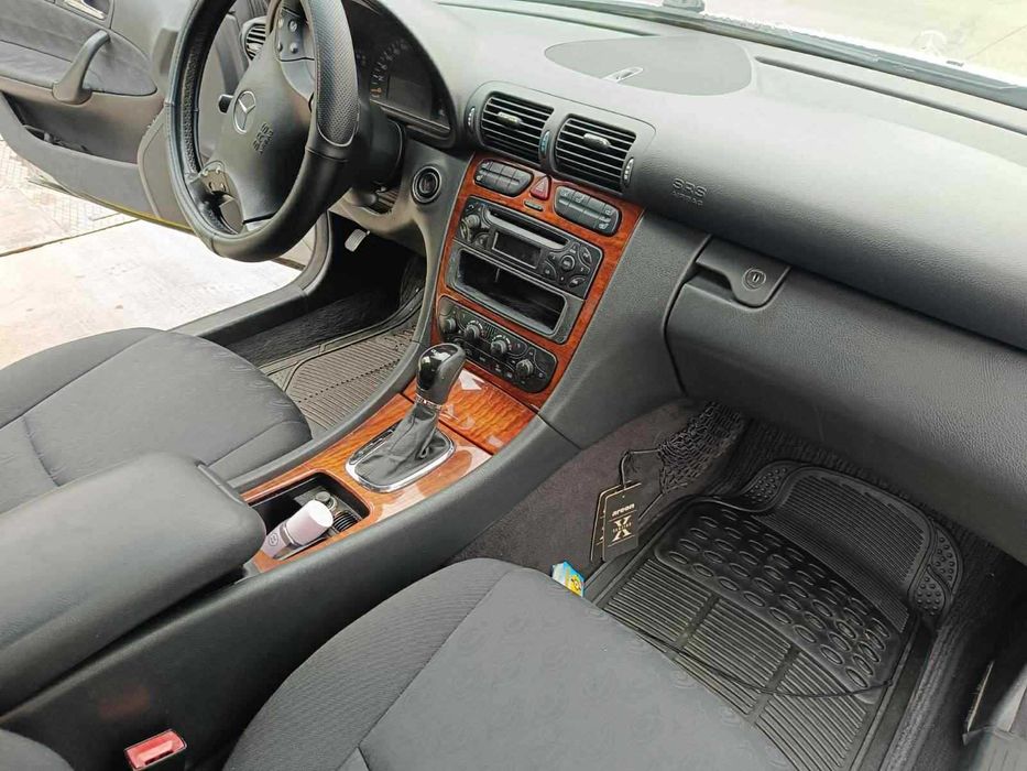 Мерцедес C200 2001г