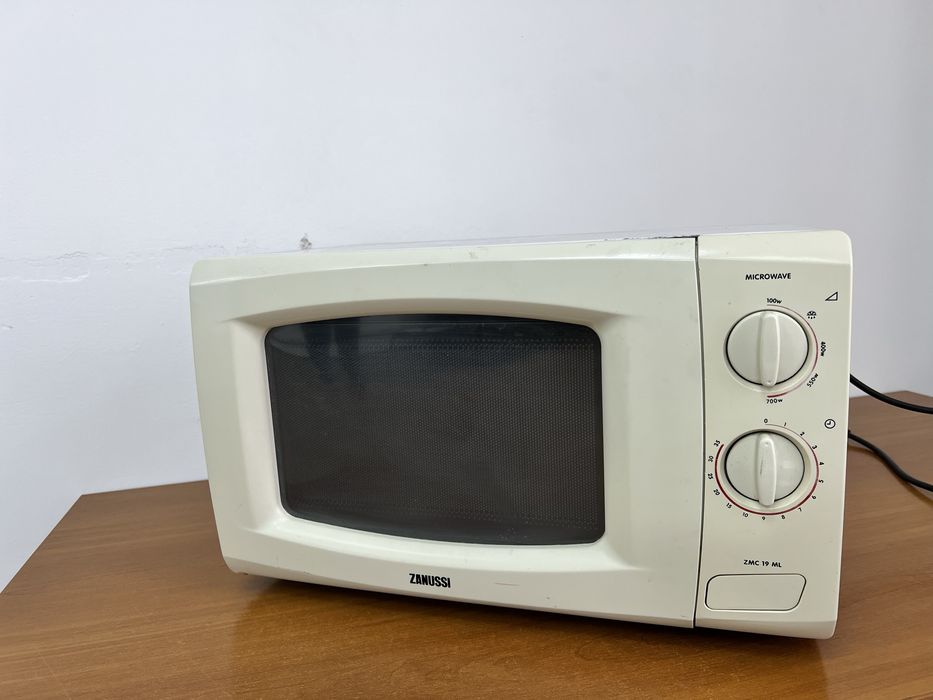 НА ЗАПЧАСТИ! Микроволновка.