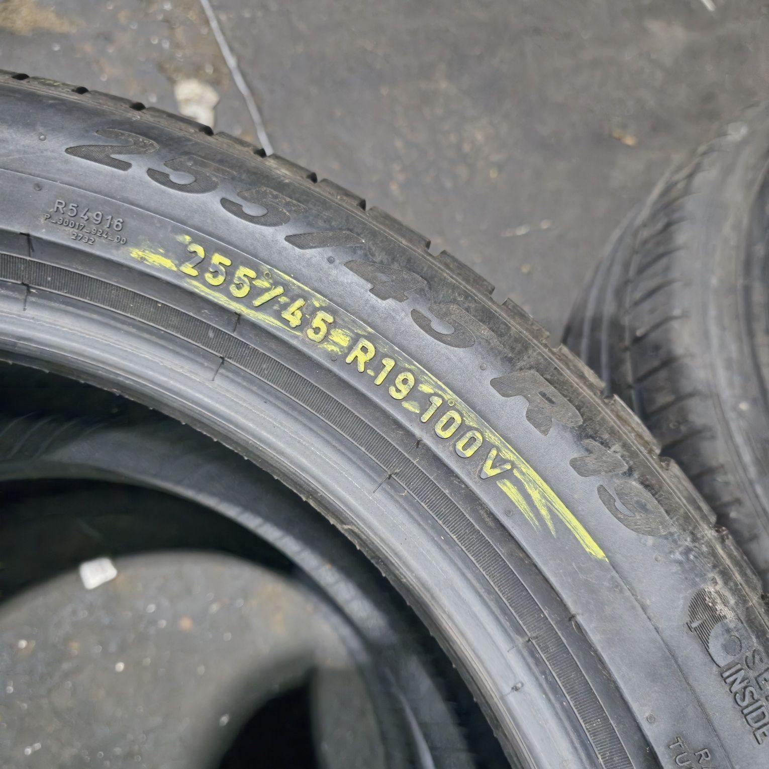 2x 255/45/19 VARA PIRELLI 6MM 2021 Stare impecabila