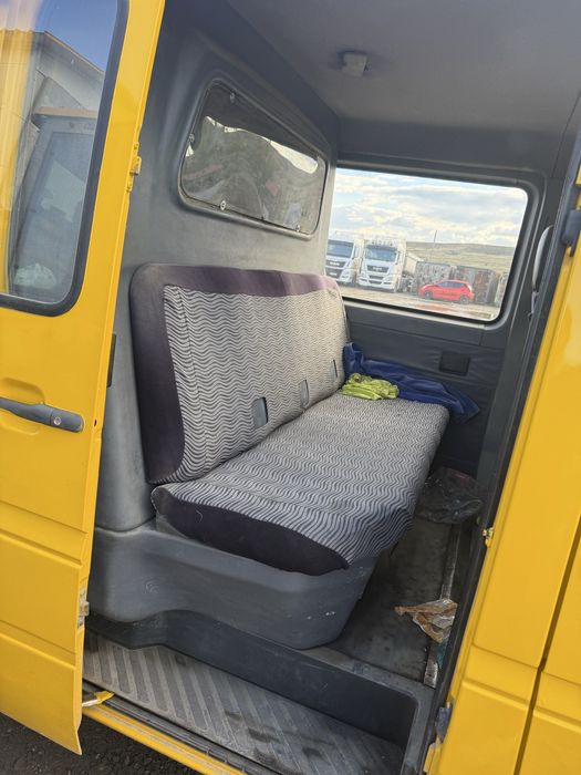 Mercedes Sprinter 211CDI motor 2.2 Avem 2 mașini identice disponibile.