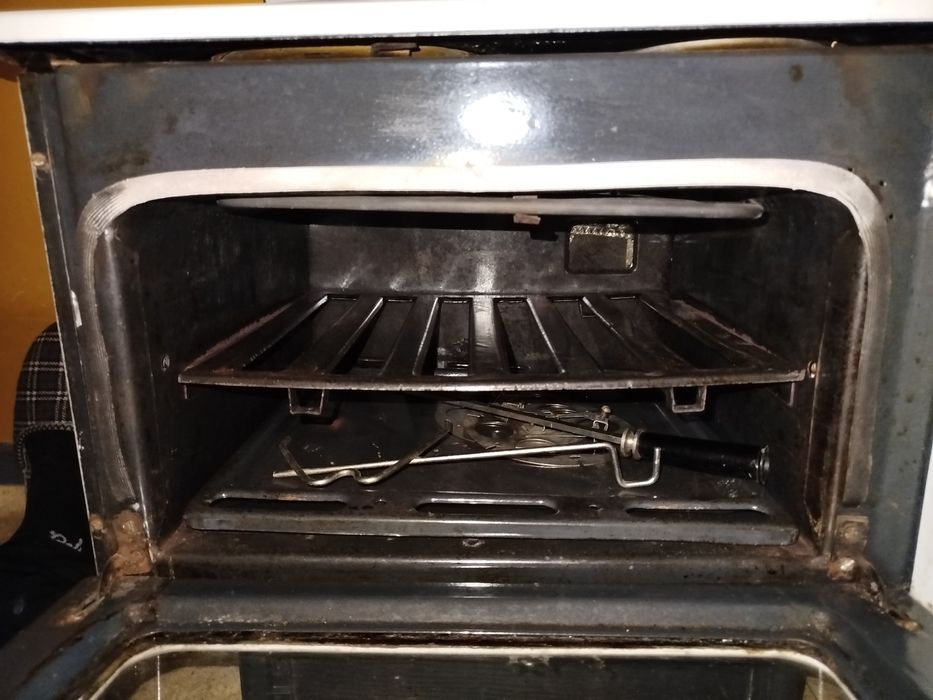 Продавам печка, Раховец 3,с грил и два котлона.