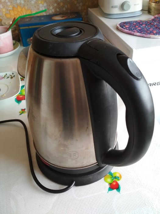 Чайник электрический, в рабочем состоянии!