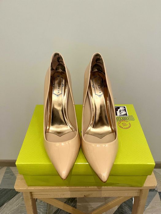 Дамски обувки на ток естествена лачена кожа nude Ted Baker