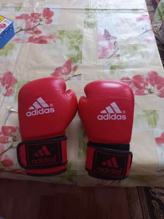 Боксёрские перчатки