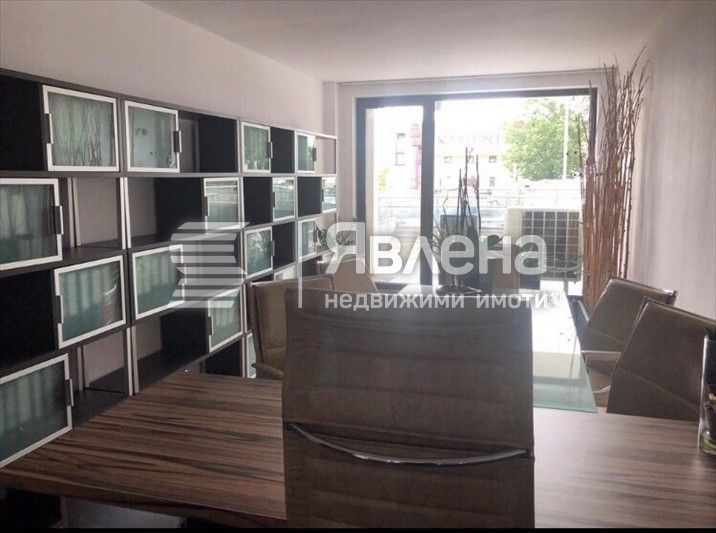 Продава се Двустаен апартамент в Варна, Бриз - 100 кв.м за 1800 €/кв.м - Снимка #1