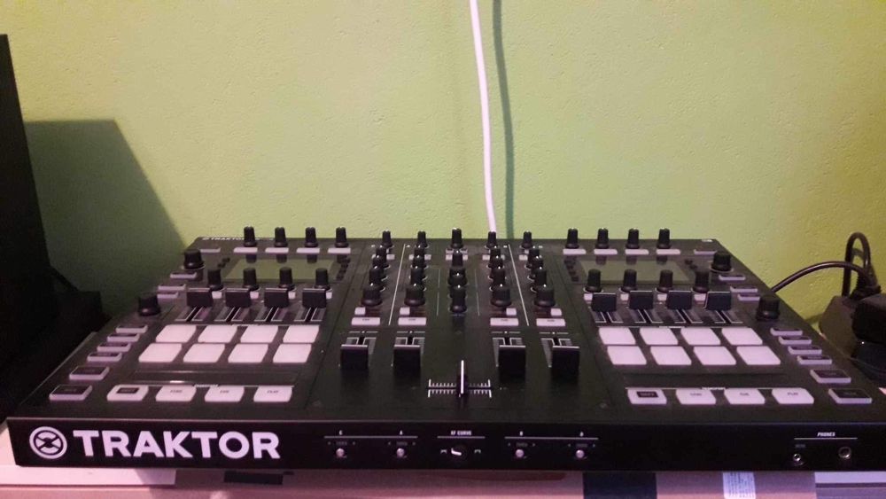 Traktor Kontrol S8