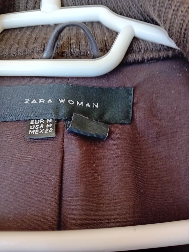 Vând geacă de damă,din piele naturală,marca Zara