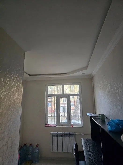 Чиланзар 18квартал 58м² 1этаж 3комнаты в доль дороги Юр адреса парковк