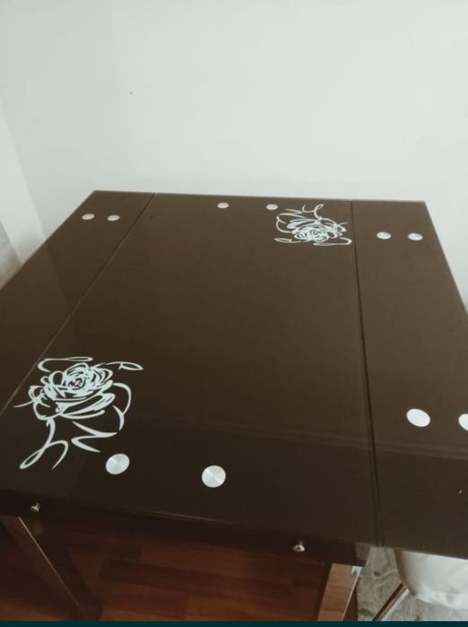 Стол со стульями