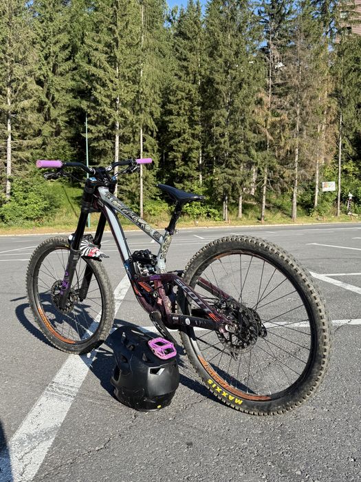 Bicicleta downhill scott gambler custom   (Santa cruz, canyon, trek)