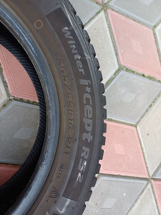 Vând 4 anvelope de iarna 205 55 r16 HANKOOK foarte bune