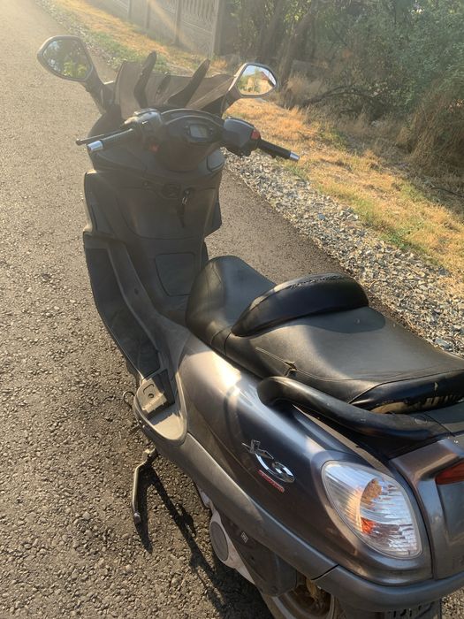 Vând scuter 200cc