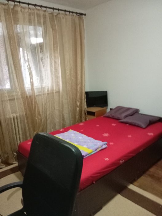 Închiriez camera in apartament