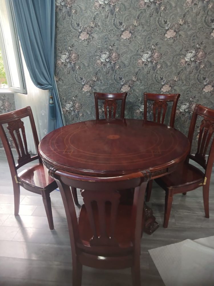 Продам стол с 6 стульями