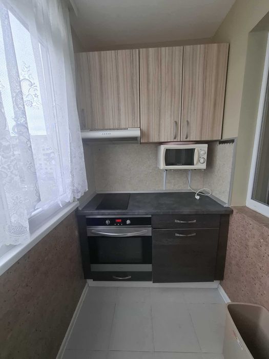 обзаведен двустаен Възраждане до спирка