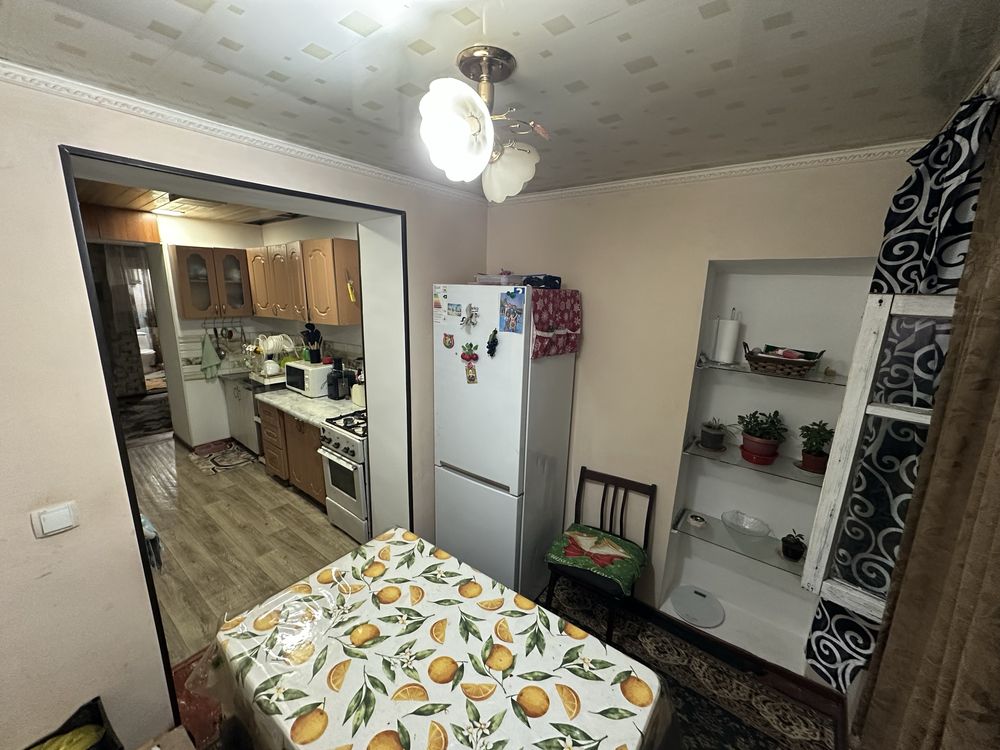 Срочно! Продам 2-комн. квартиру (3-комн.) 55 м², Бектемир, 2/2 этаж