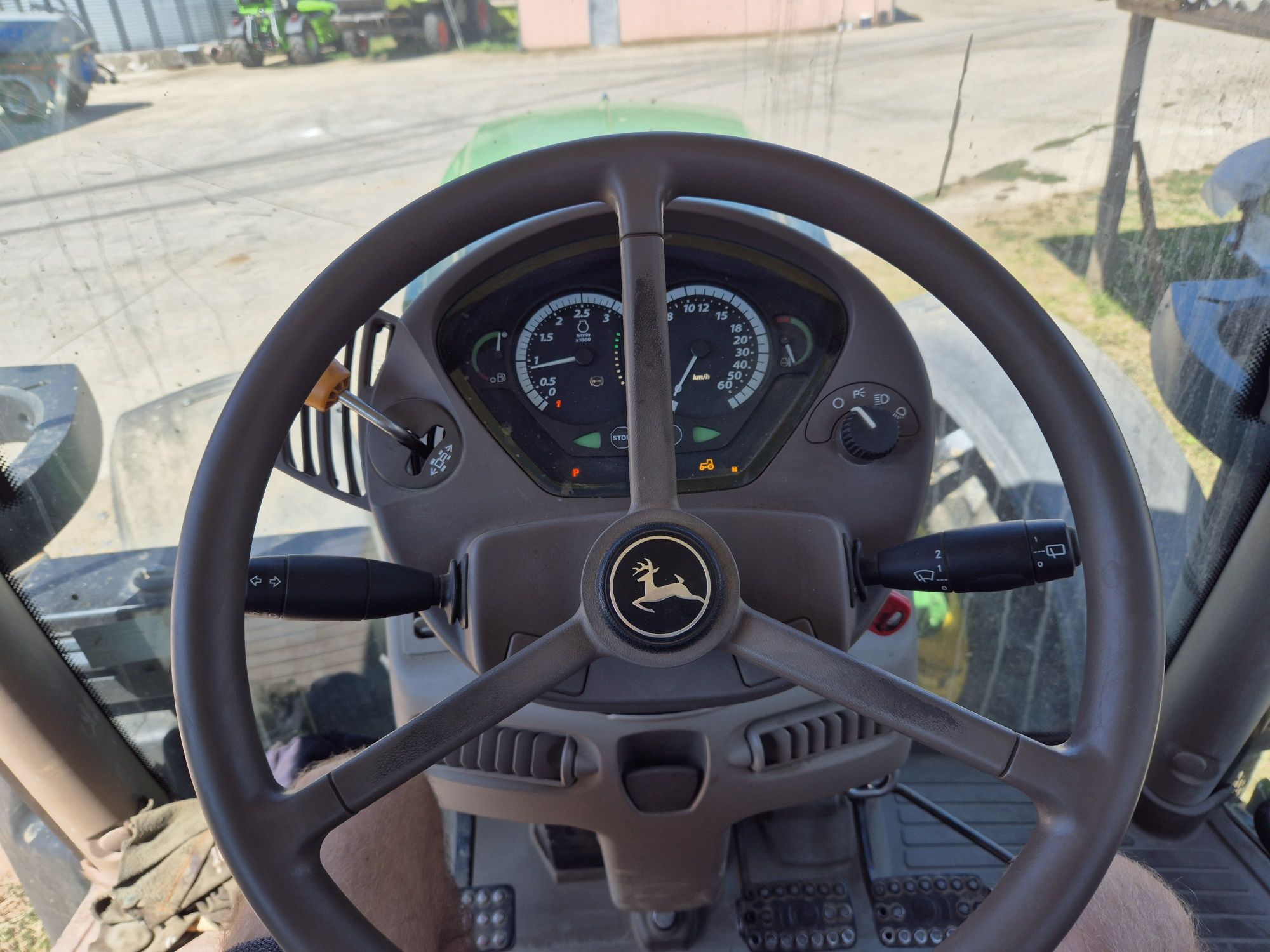 John Deere 6210R