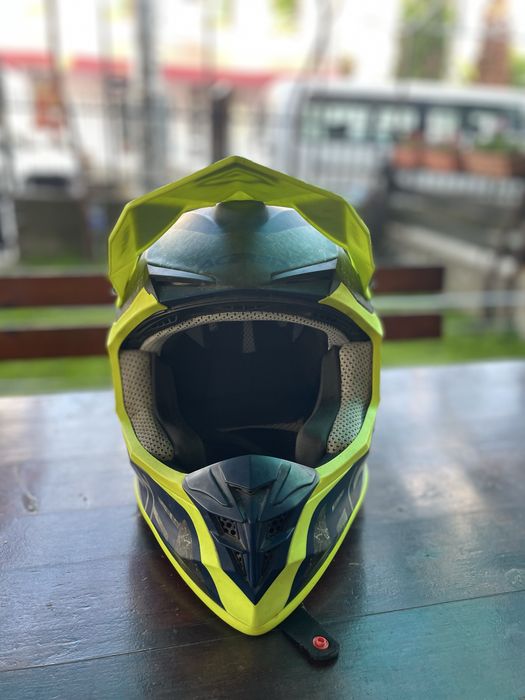 Продавам каска acerbis