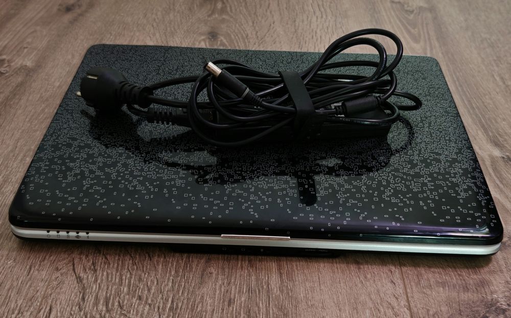 Vând laptop Dell Inspiron 1525 15.4" Intel core 2 duo, 4GB, 120GB SSD