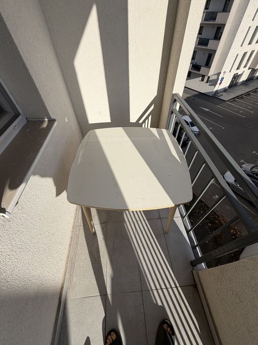 Masa Ikea din lemn si MDF