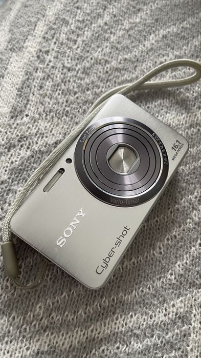 Цифровой фотоаппарат Sony Cyber-shot 16.1 MP