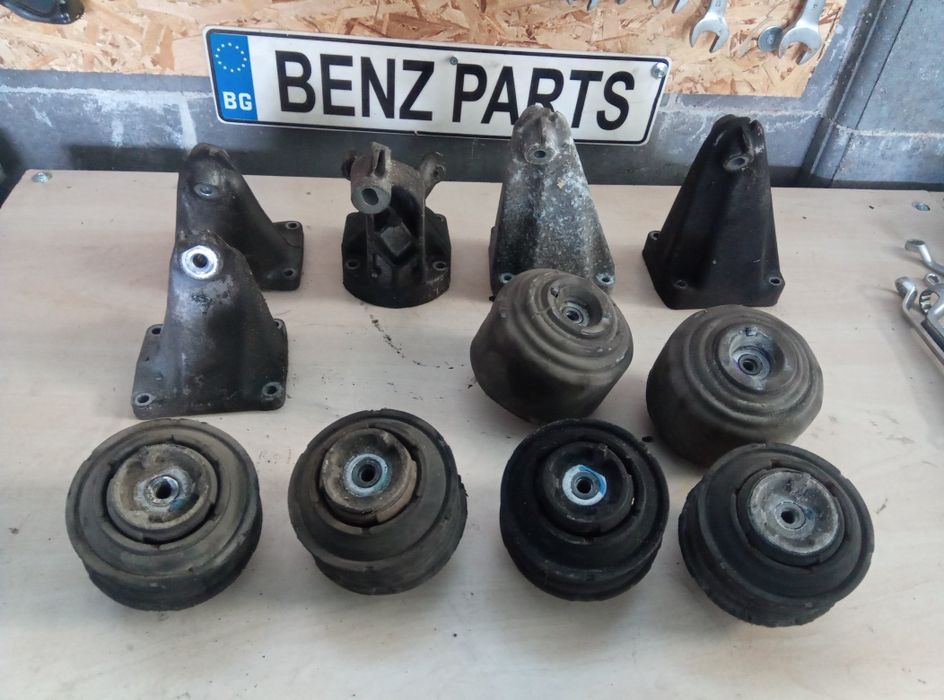 Лапа и Тампон за двигател Мерцедес / Mercedes