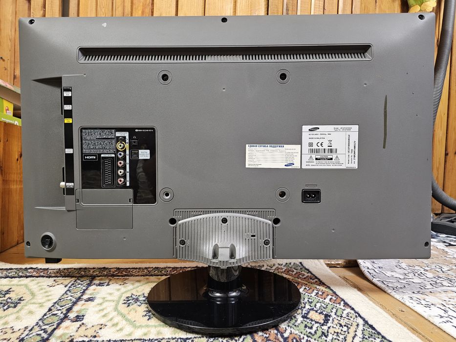 Телевизор Samsung 32 LED UE32F4000AW в отличном состоянии как новый.
