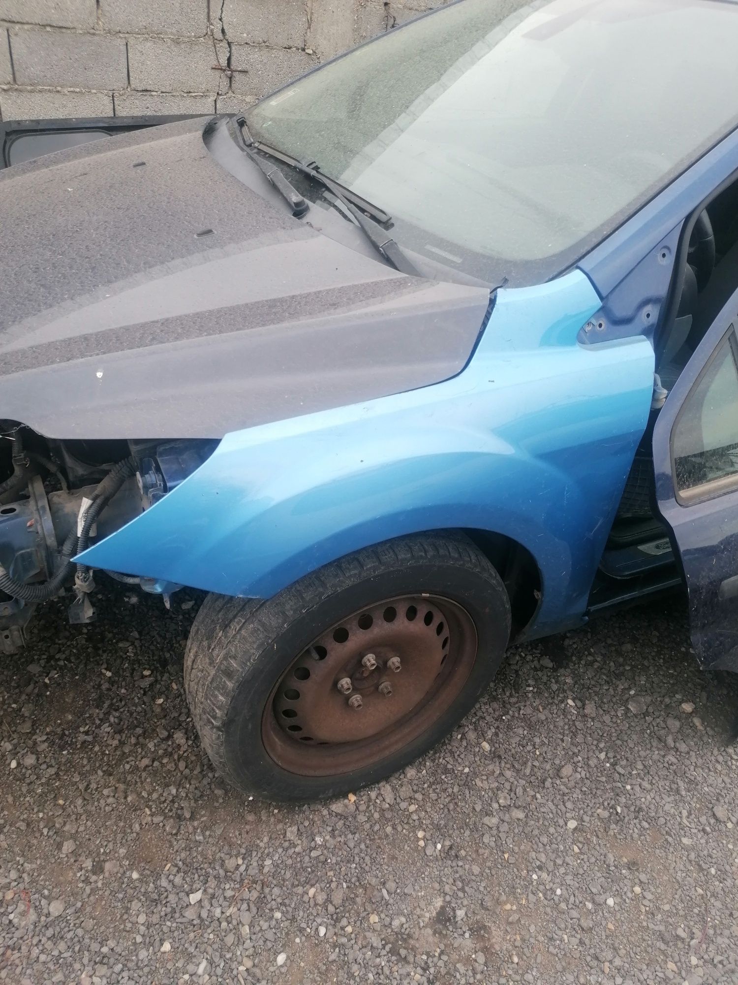 Capota far usa aripa trager haion Ford Focus