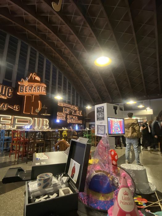 Cabina foto Photobooth Oglinda Magica Nunti Botezuri Majorat Petreceri