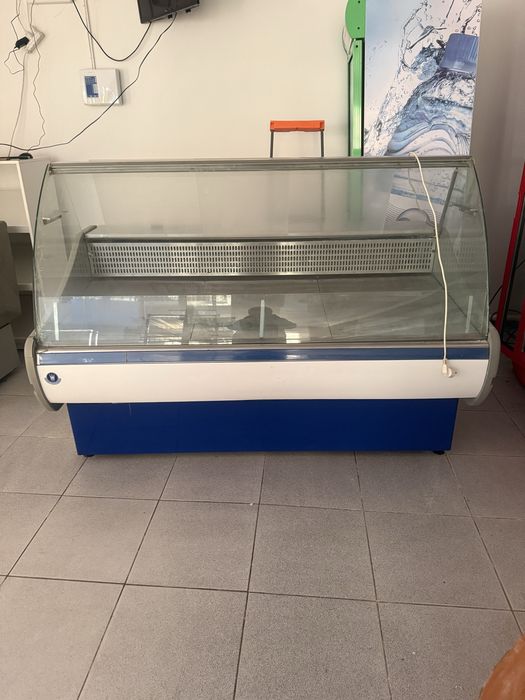 Витринный холодильник
