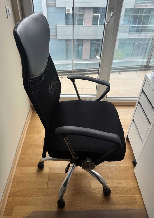 Ергономичен офис стол