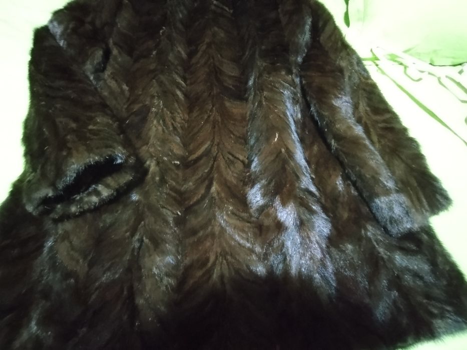 Vând haina de blană naturală