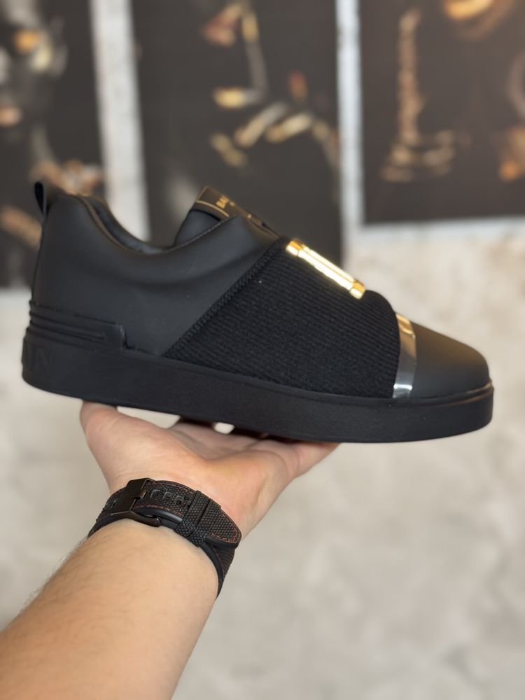 Adidasi Barbati Balmain Black & Gold!