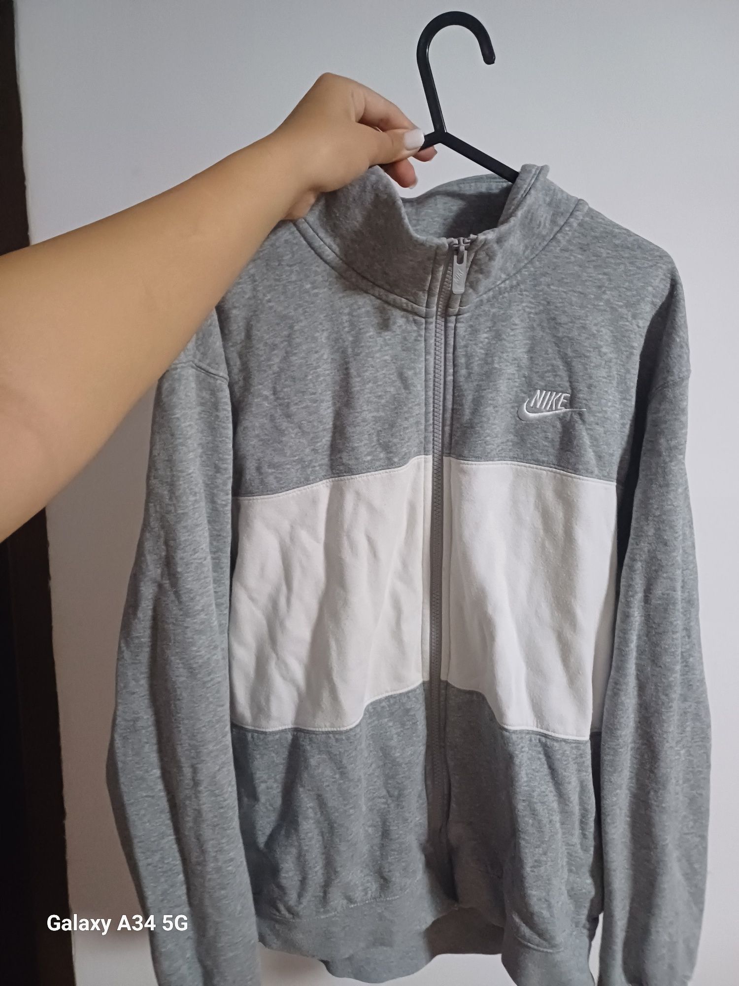 Bluza nike gri , mărimea S