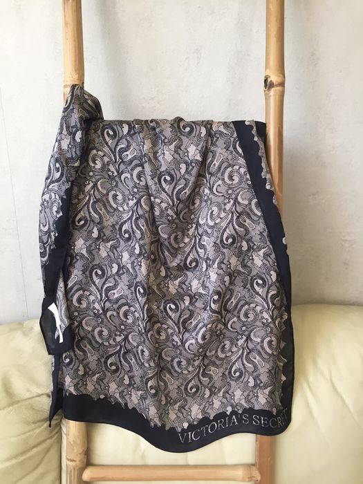 Victoria's Secret дамски шал естествена коприна