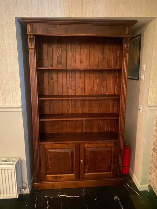 Biblioteca , bufet de vanzare