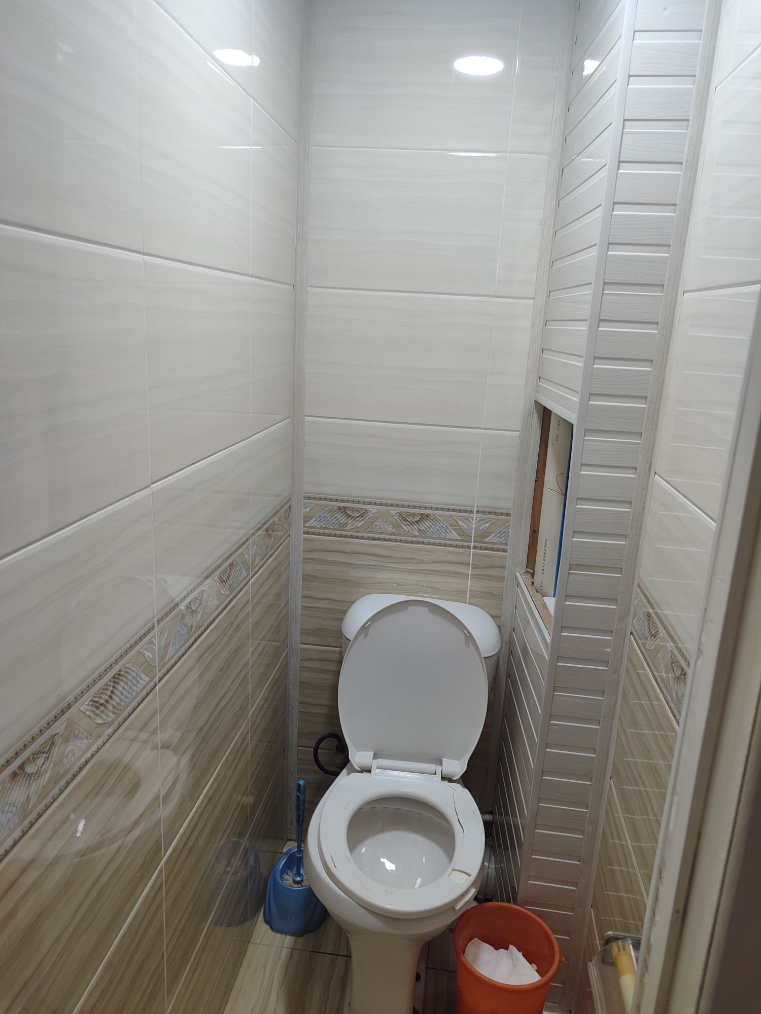 Дом продаётся кирпични. 3 ком 1 этаж.