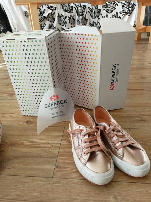 Чисто нови кецове на Марката Superga  цвят Rose Gold 35 размер