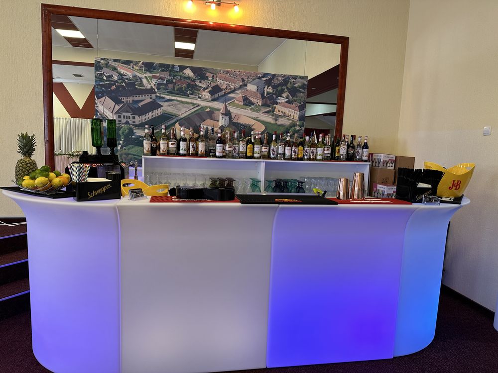 Open bar, bar mobil, cocktail bar, tort shoturi , pt evenimente