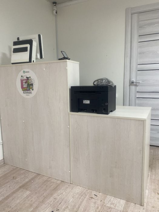 Продам ресепшен длинна 1,5 метра в хорошем состоянии