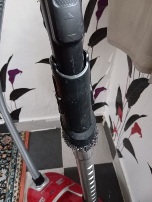 Продавам прахосмукачка rowenta