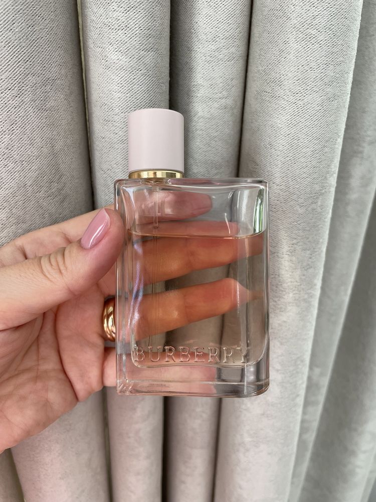 Parfum Burberry Her 50 ml consumat cat se vede in poza