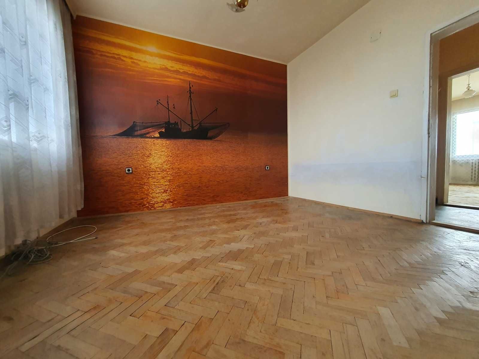 Тристаен апартамент до кръговото на Славянска