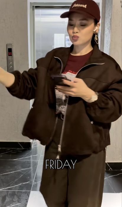 Трендовый бомбер из замша